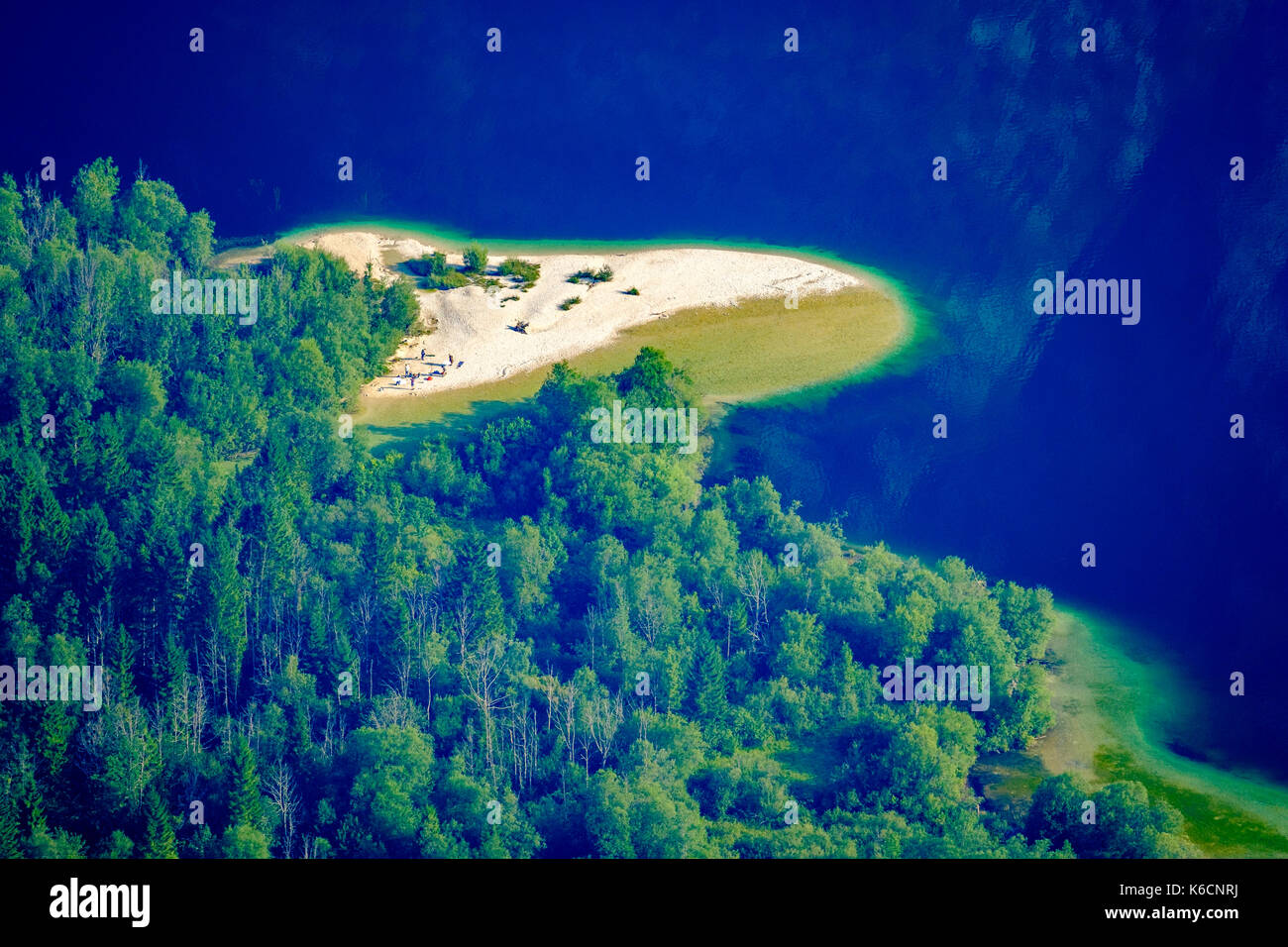 Vue aérienne sur le lac de Bohinj, bohinjsko jezero de vogel cable car station de colline dans le parc national de Triglav Banque D'Images