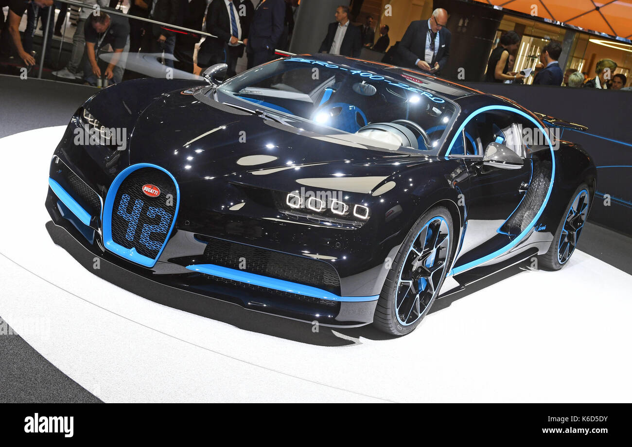 Francfort, Allemagne. 12 sep, 2017. une bugatti chiron-400-zéro zéro est d'être présentée à l'internationale automobil-ausstellung (IAA) (Allemagne) Salon international de l'automobile de Francfort am Main, Allemagne, 12 septembre 2017. Le salon international de l'automobile en Allemagne aura lieu du 14-24 septembre. Plus de 1 000 fabricants de près de 40 pays présentent leurs innovations au plus grand salon de l'automobile. crédit : afp photo alliance/Alamy live news Banque D'Images