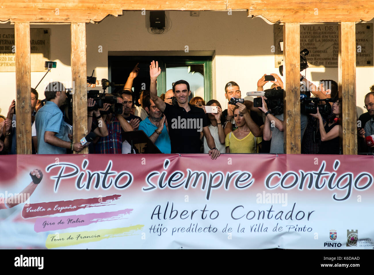 Pinto, Madrid, Espagne. 12 Sep, 2017. Le cycliste Alberto Contador lors de son hommage à sa ville natale. Alberto Contador va prendre sa retraite à partir de 28, à Pinto, Madrid, Espagne. Credit : Marcos del Mazo/Alamy Live News Banque D'Images