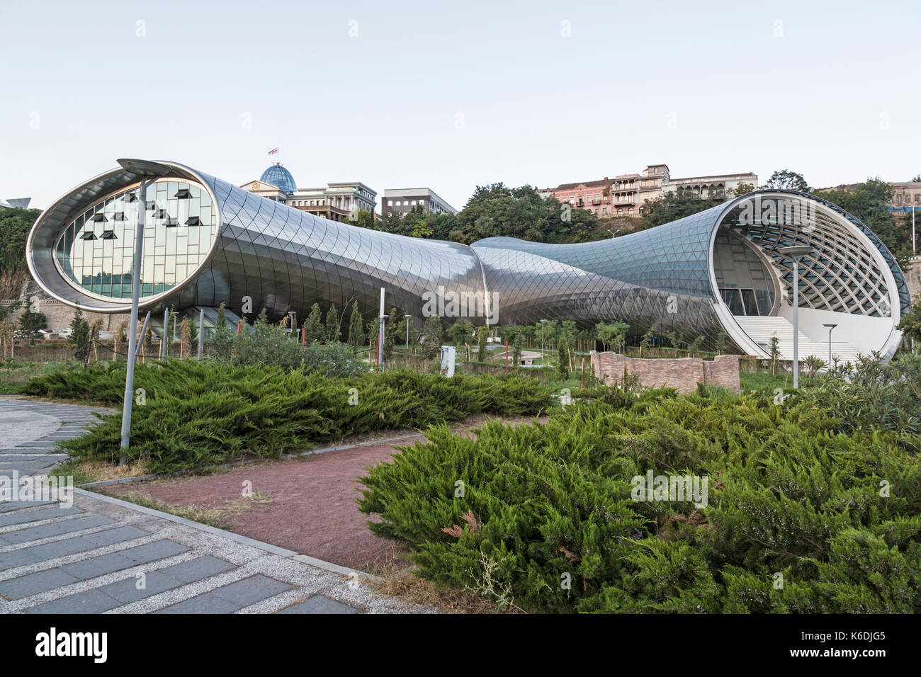 Le centre culturel à Tbilissi, Géorgie. Ouvert en 2016 et conçu par Rome d'architectes Fuksas. Banque D'Images