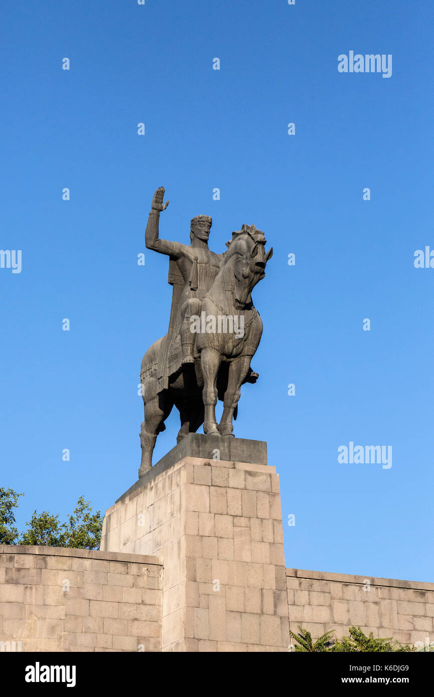 Statue du roi Vakhtang Gorgasali dans le centre de Tbilissi, Géorgie. Banque D'Images