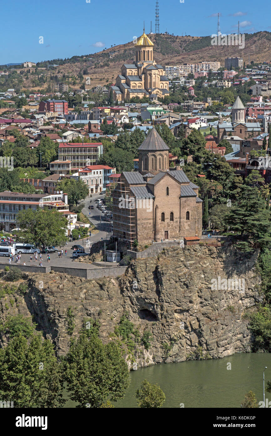 Vue sur toute la ville de Tbilissi en Géorgie, montrant l'architecture et bâtiments. Banque D'Images
