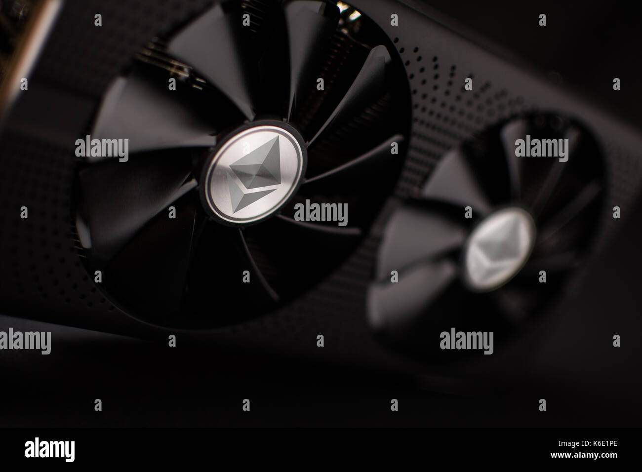 Pièce cryptocurrency ethereum numérique mining rig farm en utilisant les cartes graphiques Banque D'Images