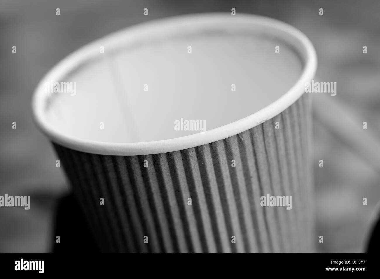 Tasse de papier avec une faible profondeur de champ Banque D'Images