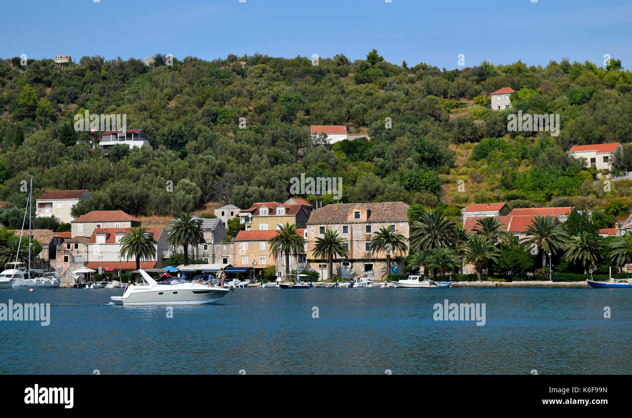 Ville de sipanska luka sur l'île de Sipan, partie d'îles élaphites près de Dubrovnik en Croatie. Banque D'Images