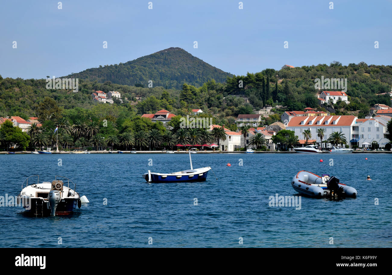 Ville de sipanska luka sur l'île de Sipan, partie d'îles élaphites près de Dubrovnik en Croatie. Banque D'Images
