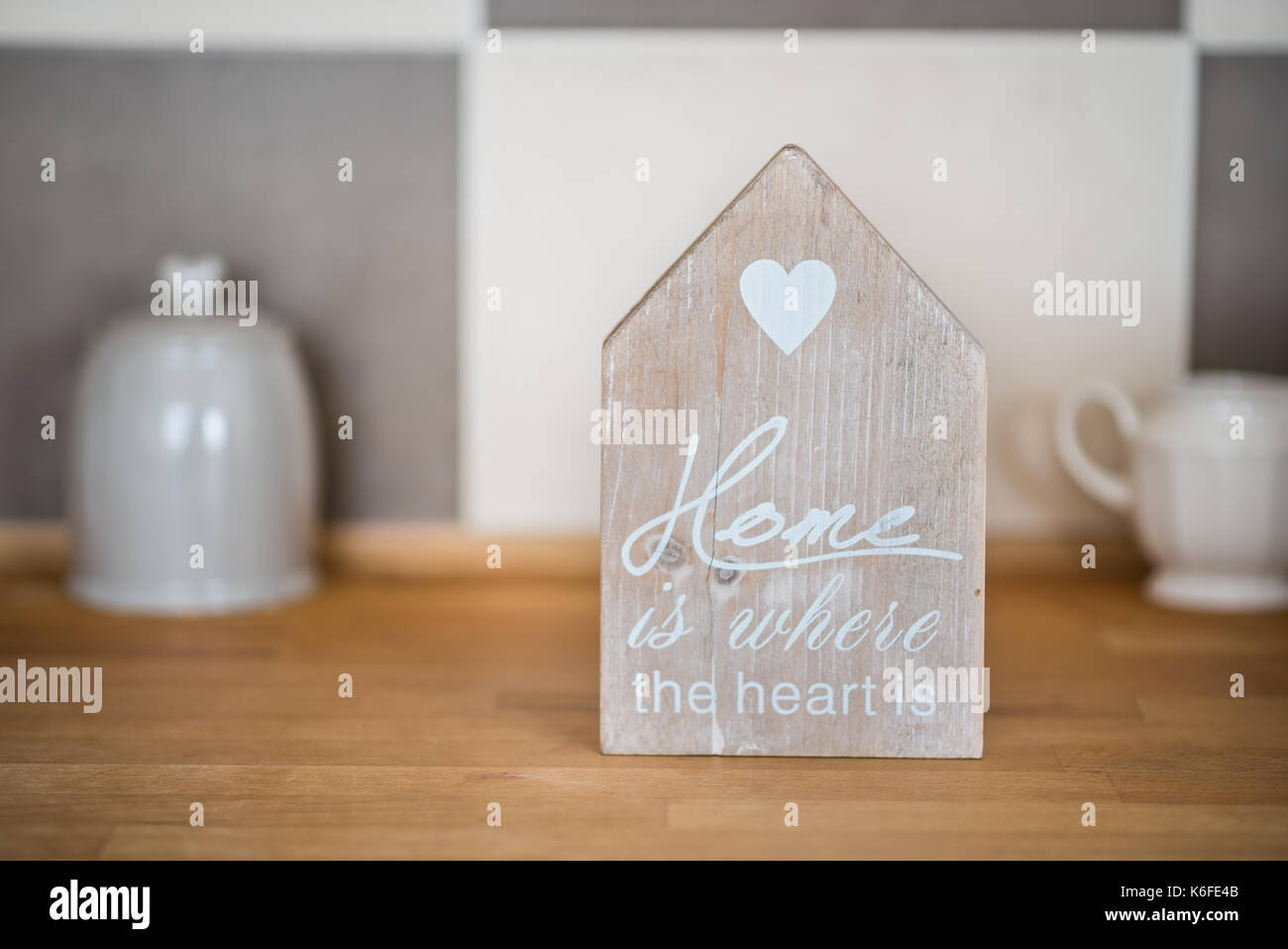 Home sweet home signer au comptoir de la cuisine Banque D'Images