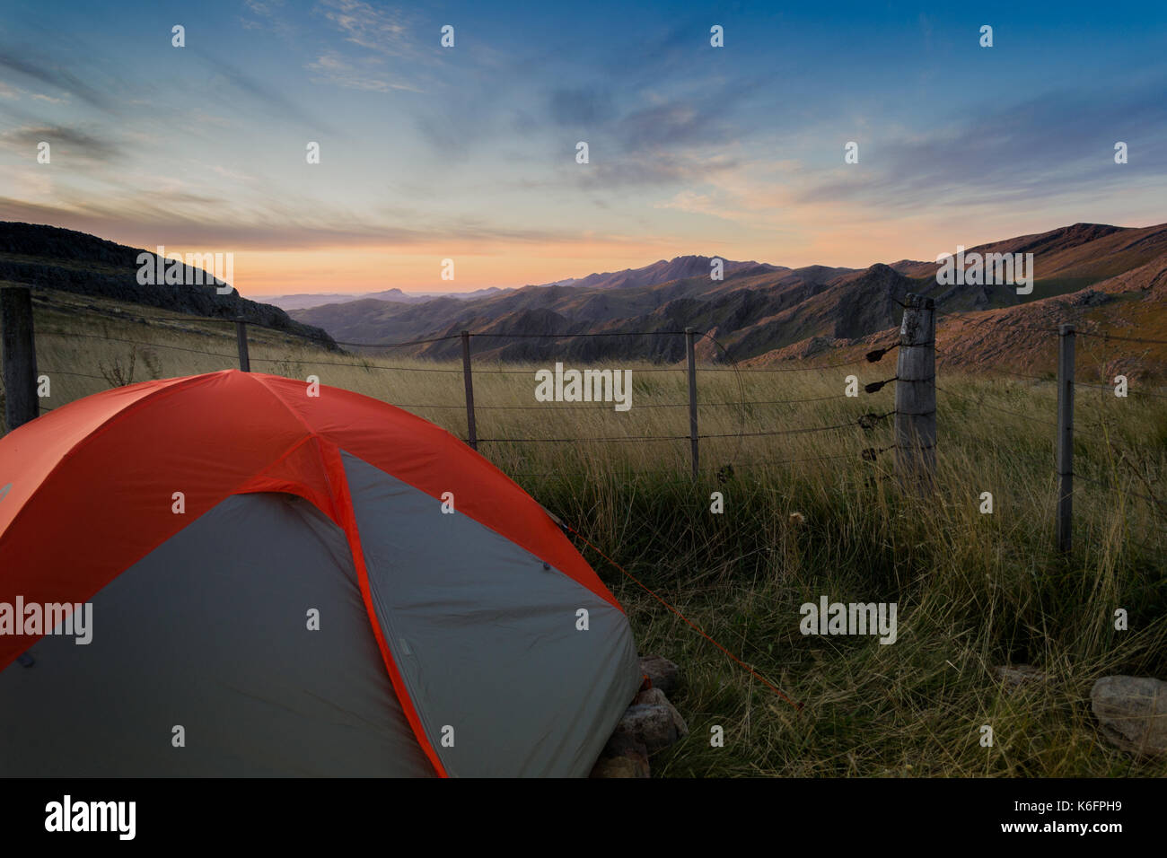 Trois pics ( tres picos ) une chaîne de montagnes à Buenos Aires, pampa grasslands lors d'une randonnée et camping Banque D'Images