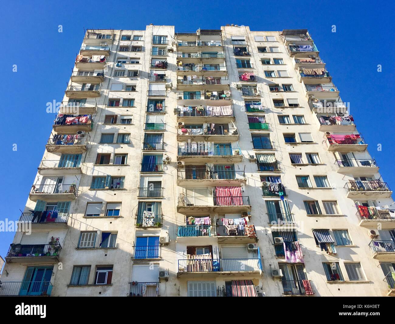 Immeubles d'Alger Algérie. De nombreux bâtiments sont construits et distribués par le gouvernement algérien pour l'aide sociale. Banque D'Images