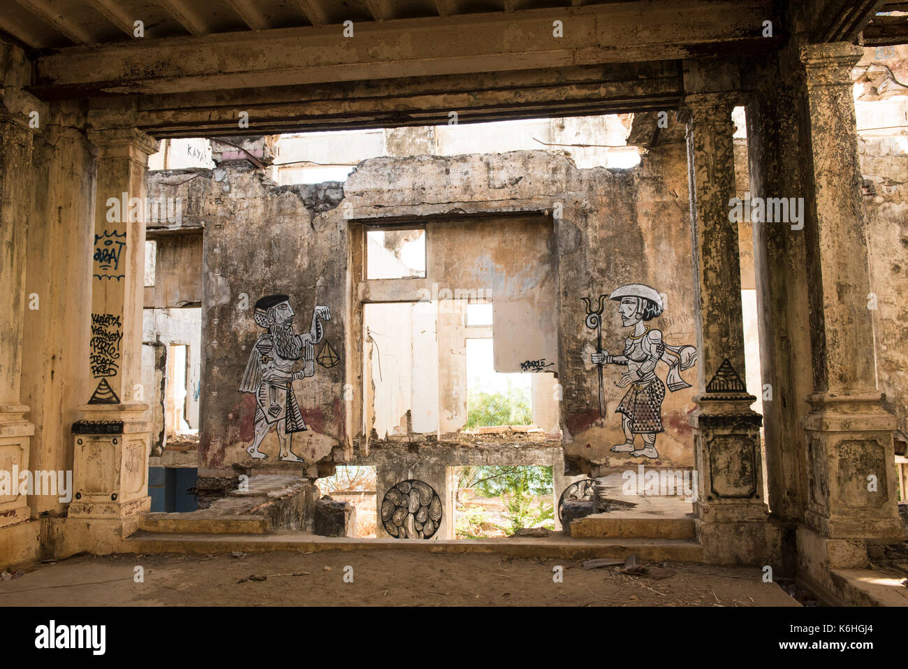 Ruines d'un bâtiment colonial français, Antsiranana, Diego Suarez, Madagascar Banque D'Images