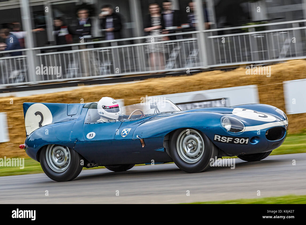 1956 jaguar d-type 'long nez' ecurie ecosse le mans endurance racer avec chauffeur quirina louwman goodwwod 2017 au festival of speed, Sussex, UK. Banque D'Images