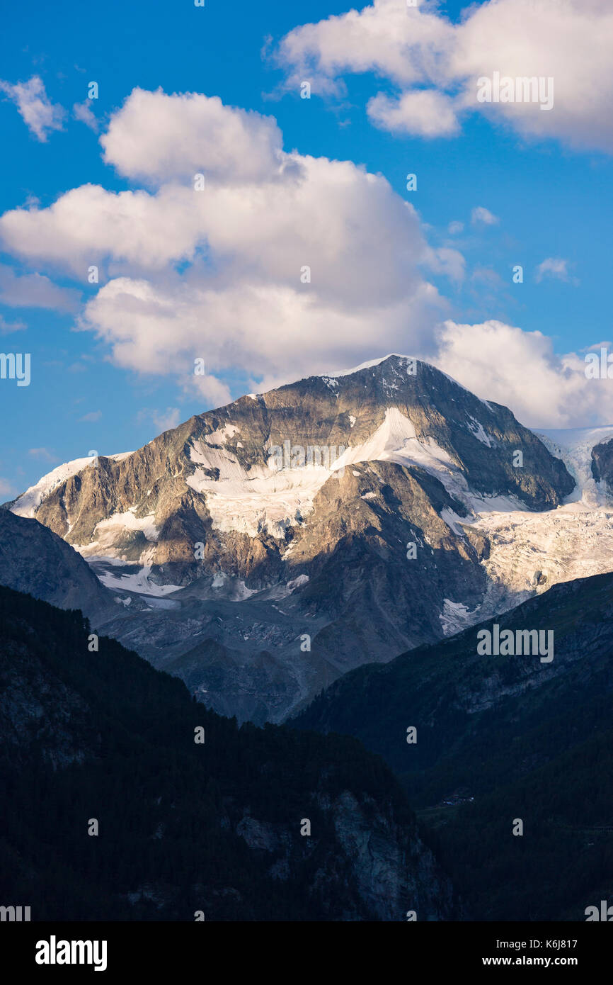 La sauge, Suisse - Pigne d'Arolla mountain (3,796m 12,454ft) dans les Alpes Pennines, canton du Valais, Alpes suisses. Banque D'Images