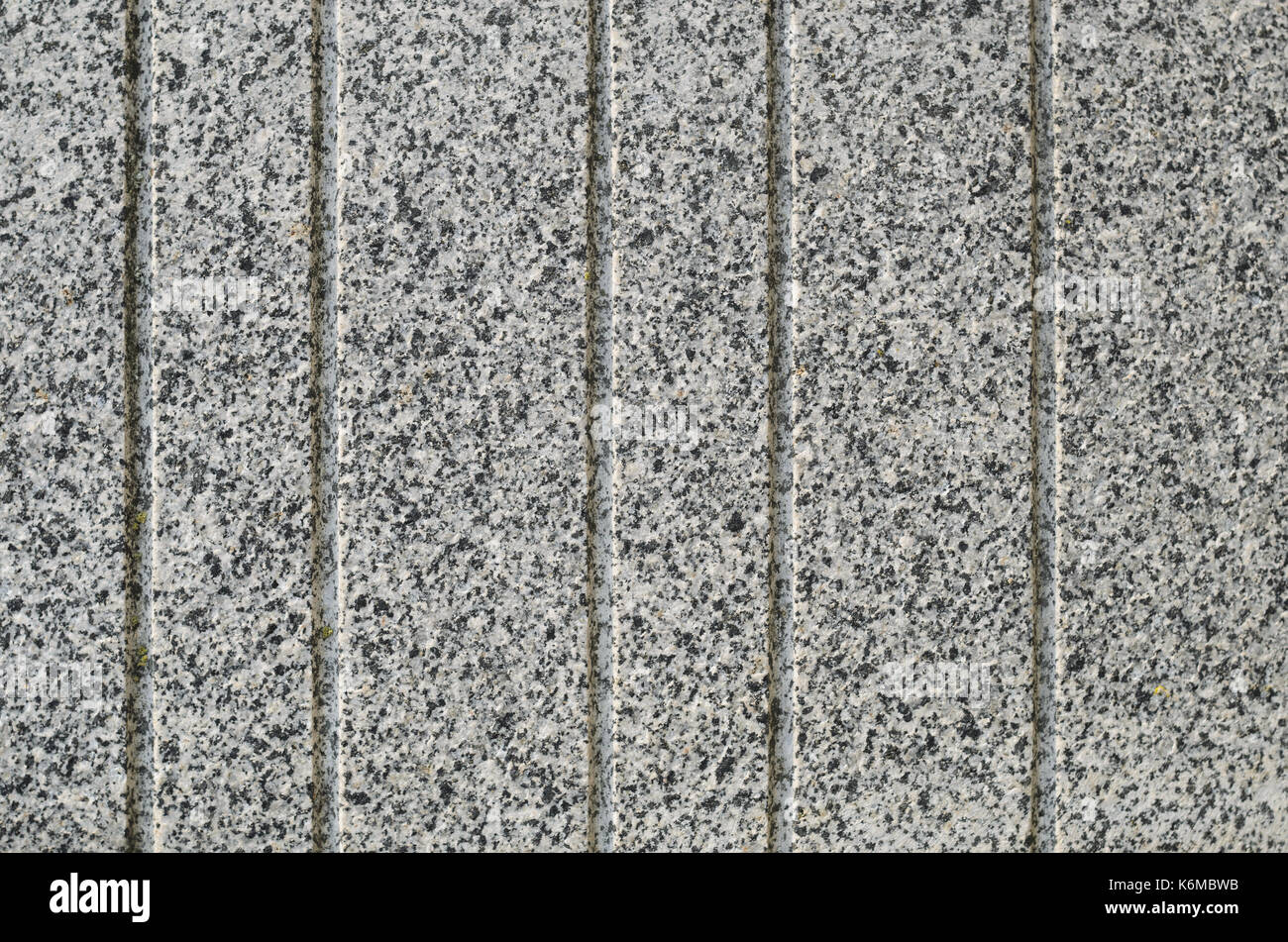 Texture granit gris avec rainures décoratives parallèle. qu'un mur en pierre naturelle matériau de finition Banque D'Images