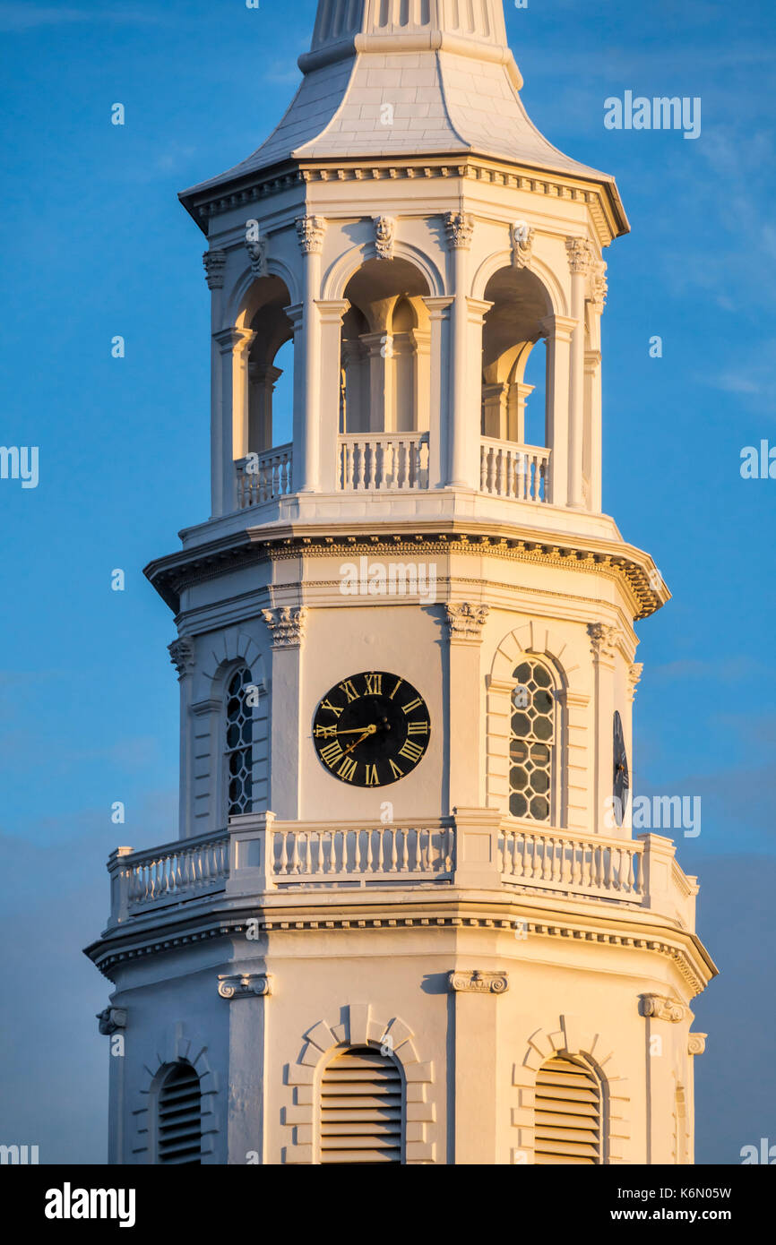 Charleston Caroline du Sud, centre-ville historique, église Saint Michael's, steeple, horloge, lumière du coucher du soleil, horloge, SC170514159 Banque D'Images
