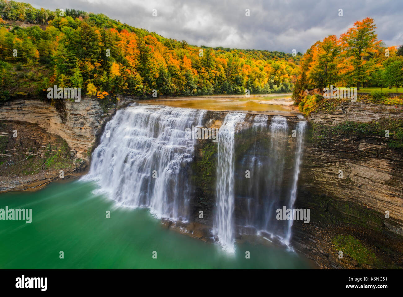 Middle Falls Letchworth State Park - Middle Falls est l'une des trois grandes chutes d'eau qui se trouve le long de la rivière Genesse à Letchworth SP à New York. Il a Banque D'Images