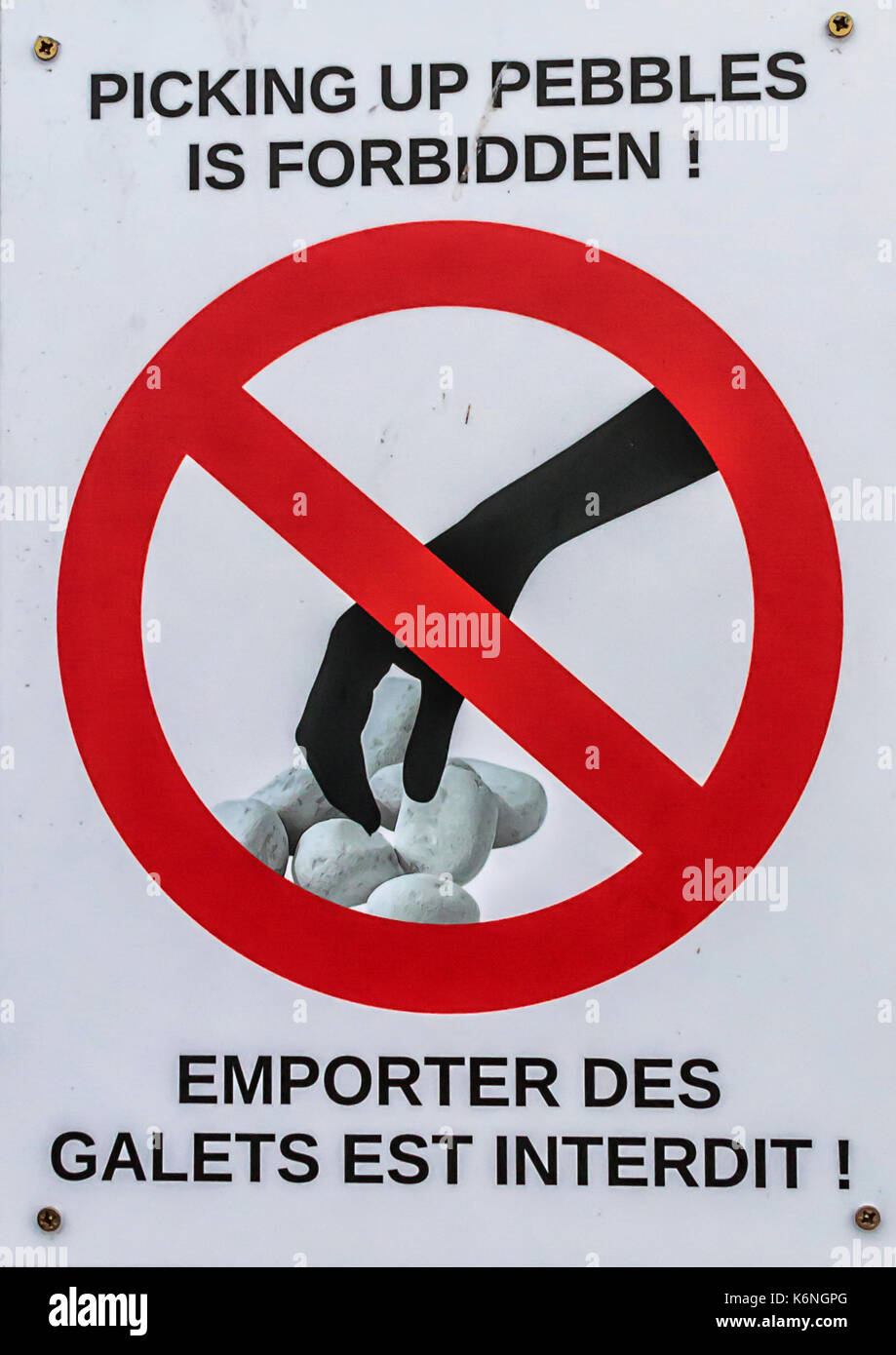 Pas de ramasser des cailloux sign in etretat, france Banque D'Images