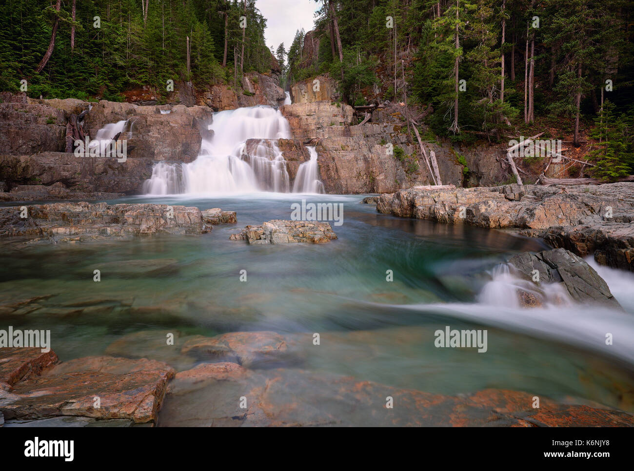 Un matin, j'ai pris cette photo de la mine Myra Falls dans le magnifique parc provincial Strathcona, alors que nous étions sur camping buttle lake. Banque D'Images