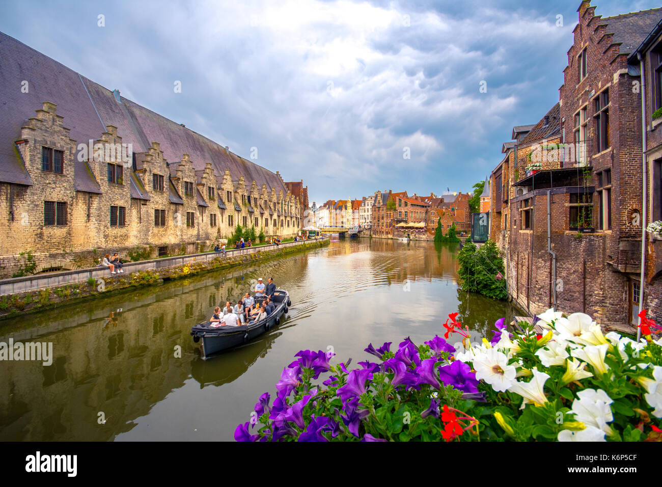 Le vieux centre-ville de Gand place pittoresque - Gand, Belgique Banque D'Images