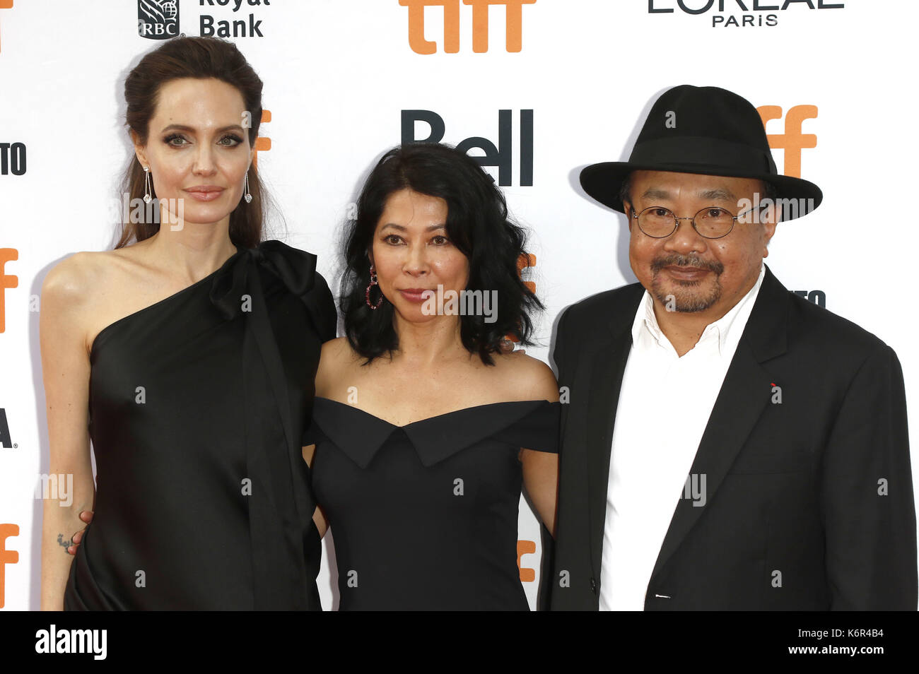 Toronto, Canada. 11Th sep 2017. angelina jolie, loung ung Rithy Panh et assister à la "première ils ont tué mon père : une fille du Cambodge se souvient' premiere au cours de la 42e festival international du film de Toronto au Princess of Wales Theatre le 11 septembre 2017 à Toronto, Canada | verwendung weltweit/alliance photo credit : dpa/Alamy live news Banque D'Images