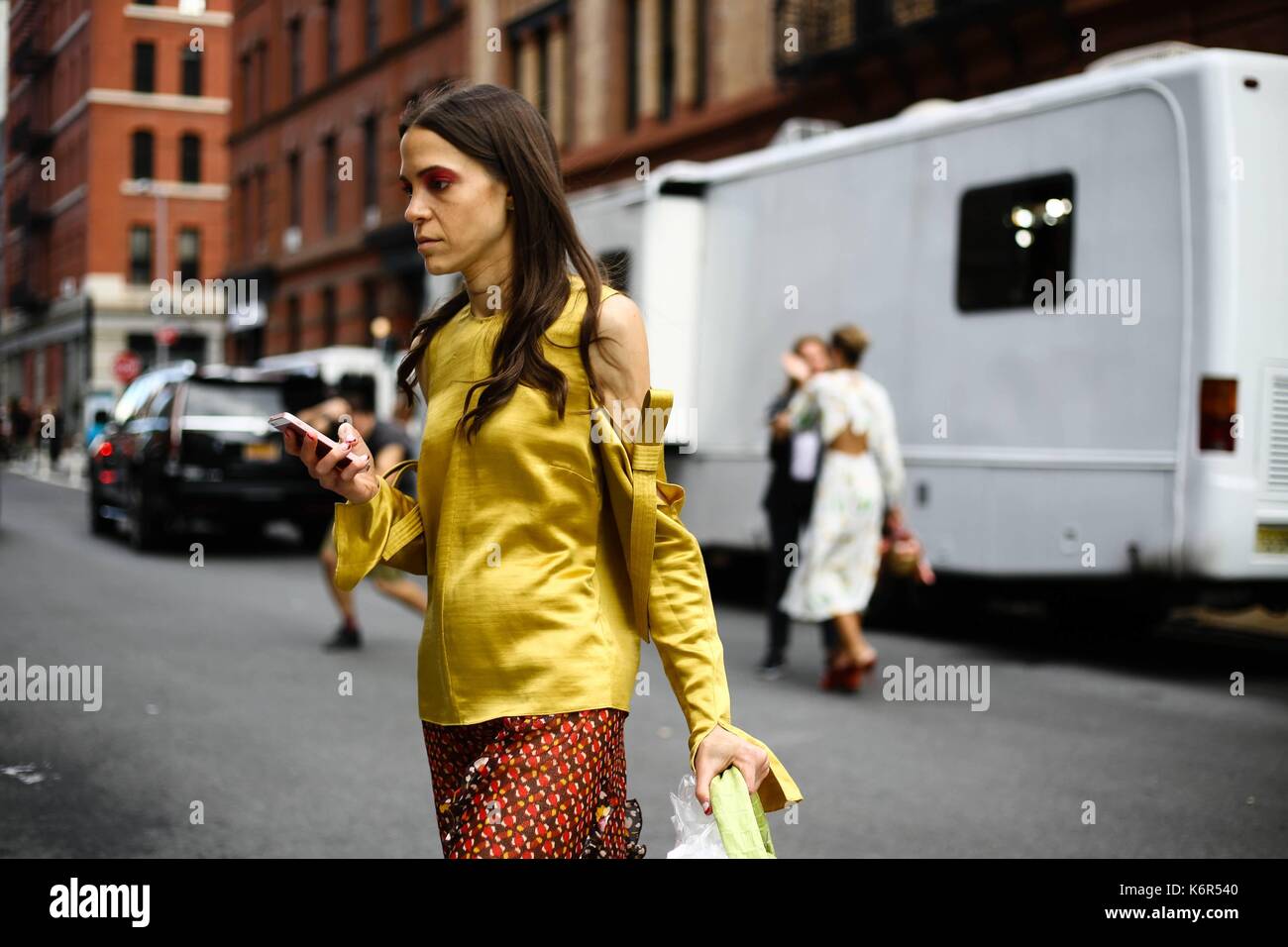 New York City, USA. 05Th sep 2017. pari ehsan posant dans la rue pendant la Fashion Week de new york - 8 septembre 2017 - Photo : manhattan piste/valentina ranieri ***pour un usage éditorial uniquement*** | verwendung weltweit/dpa/Alamy live news Banque D'Images