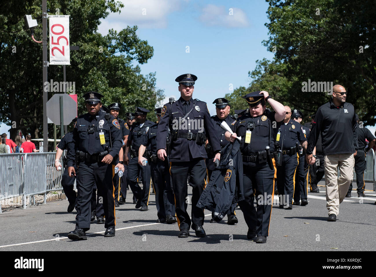 Piscataway, NJ, USA. 09Th Sep 2017. L'Université Rutgers, l'équipe de sécurité et de police arrivent avant le match entre l'Est de Michigan Eagles et le Rutgers Scarlet Knights à Highpoint Solutions Stadium à Piscataway, New Jersey. crédit obligatoire : Kostas Lymperopoulos/CSM, Crédit : csm/Alamy Live News Banque D'Images