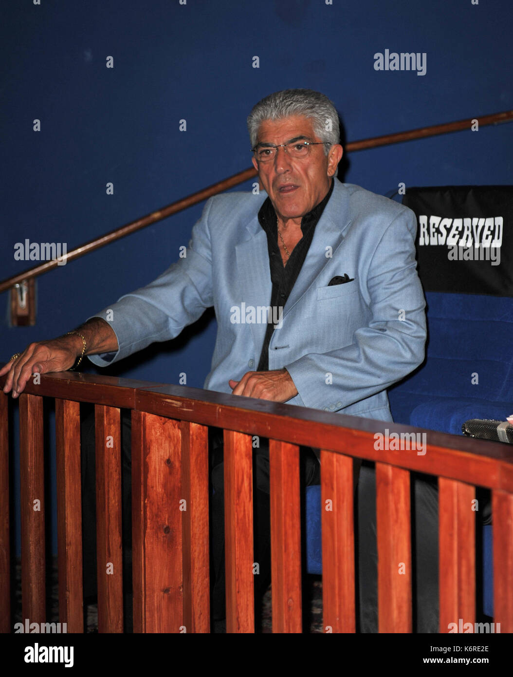 Fort LAUDERDALE, FL - JANVIER 08: Frank Vincent arrive à la projection Du Genre En attente au cinéma Paradiso. Genius EN ATTENTE est un film documentaire raconté par Frank Vincent (Goodfellas, Casino, Raging Bull) qui raconte l'histoire épique de Walter L. Shaw, un génie de l'ingénierie qui, il y a plus d'un demi-siècle, une technologie inventée qui a transformé le système téléphonique rudimentaire des années 1950 en la base de l'industrie mondiale des télécommunications de pointe. AT&T détenait un monopole d'étranglement. Le 8 janvier 2009, à fort Lauderdale, en Floride. Crédit : mp122/MediaPunch Banque D'Images