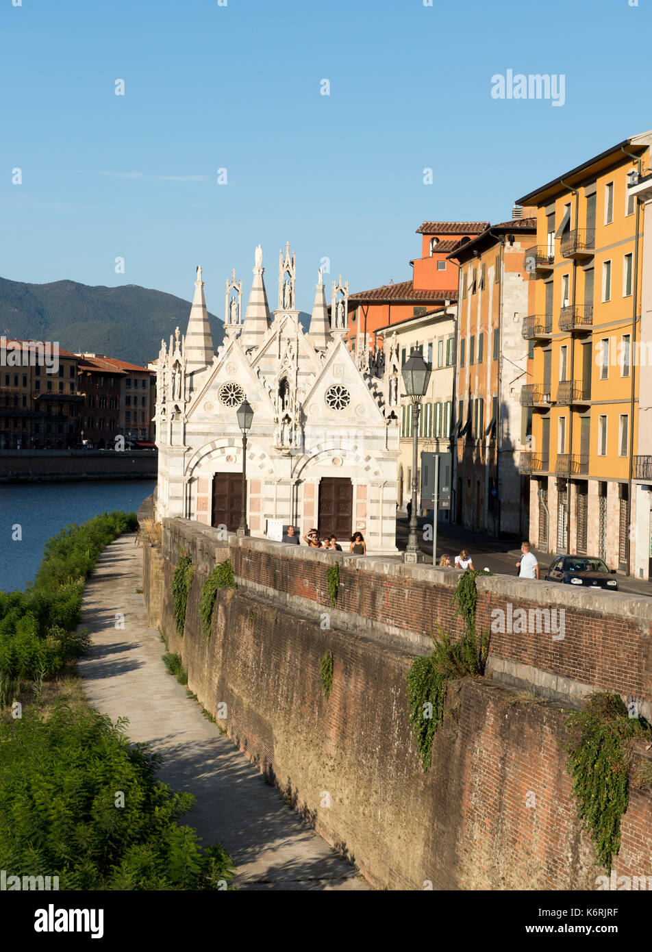 L'église Santa Maria della Spina à côté de l'Arno à Pise, toscane italie Europe eu Banque D'Images