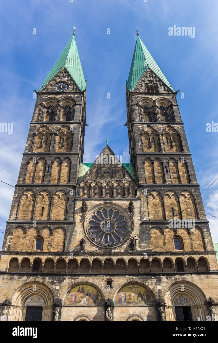 Tours de l'église Dom historiques à Brême, Allemagne Banque D'Images