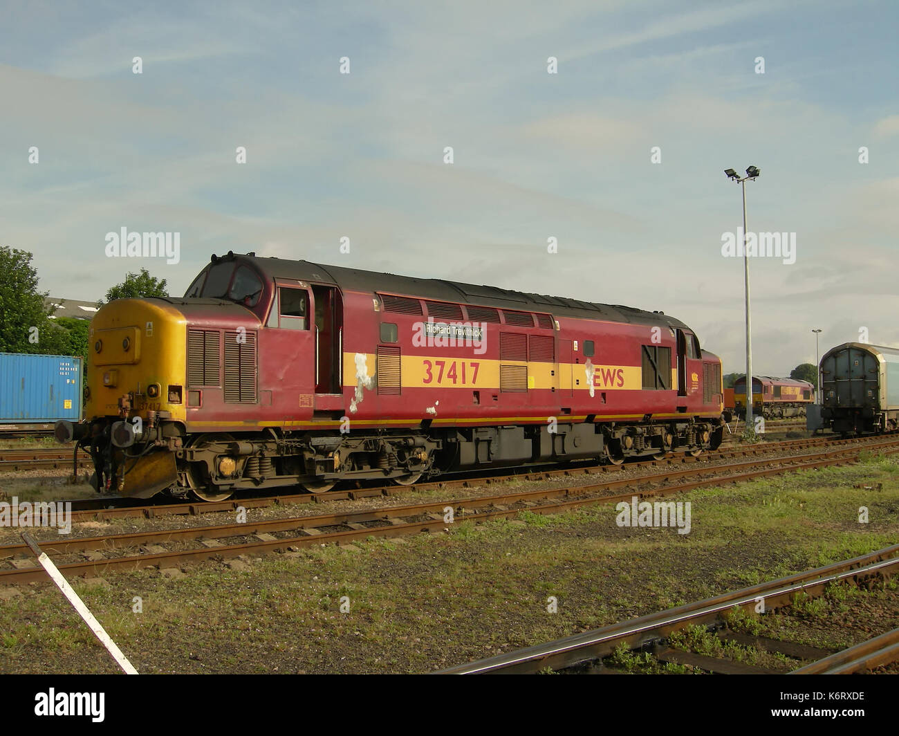 La classe 37 dans l'ews locomotive livery yard dans eastleigh Banque D'Images