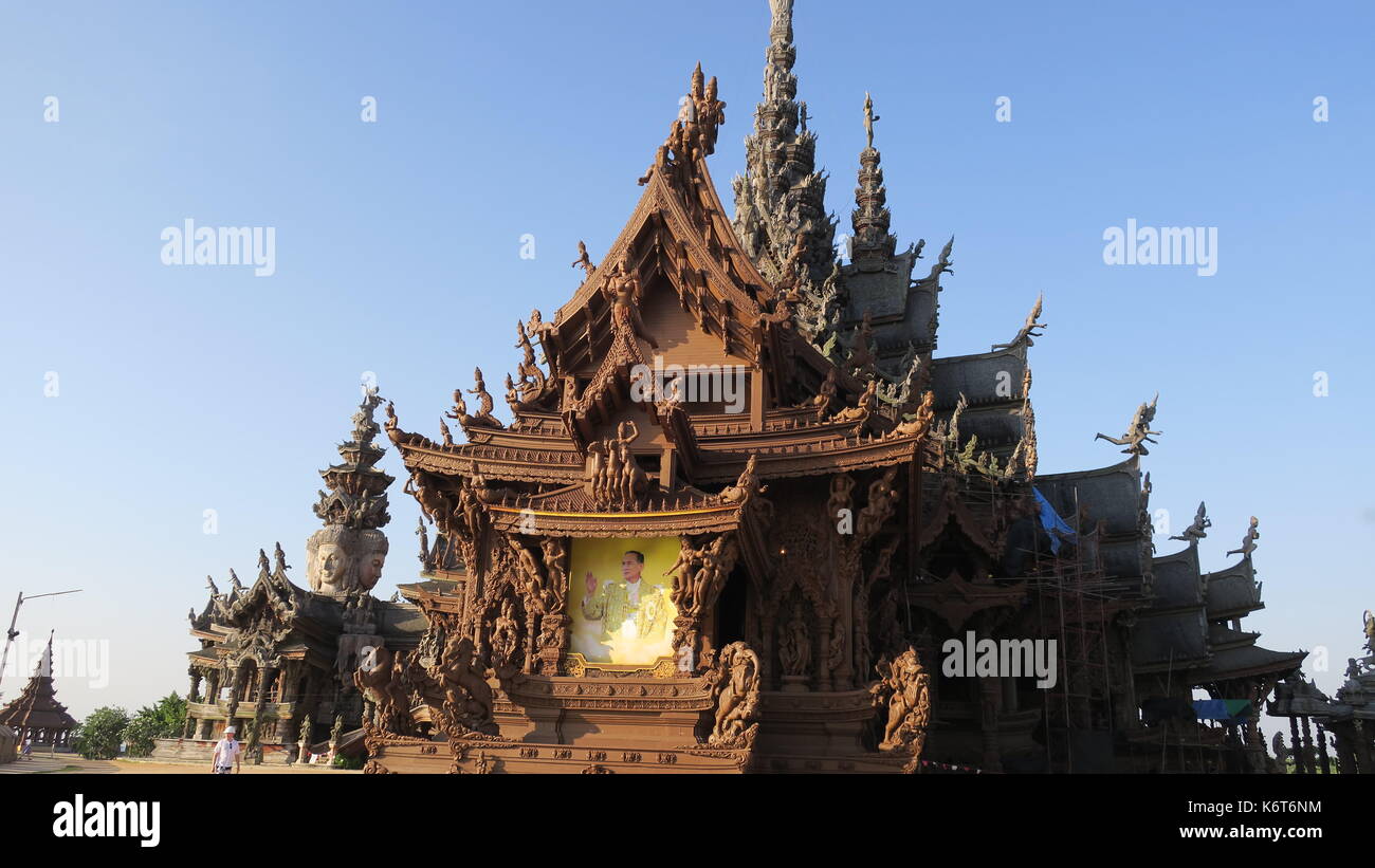 Château avec l'image du roi thaï Banque D'Images