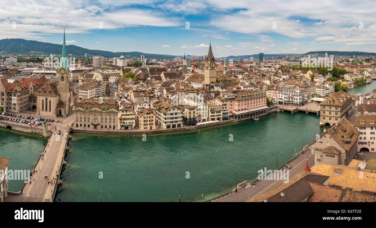 Zurich high angle view city skyline panorama de la rivière Limmat, Zurich, Suisse Banque D'Images