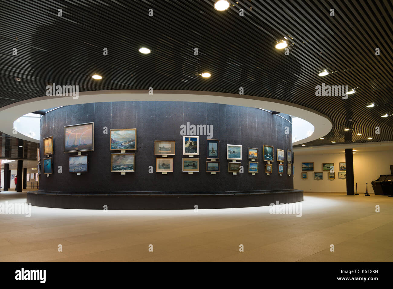 St. Petersburg, Russie - 02 juin. 2017 Exposition de peintures marines. en musée naval de krioukov barracks Banque D'Images