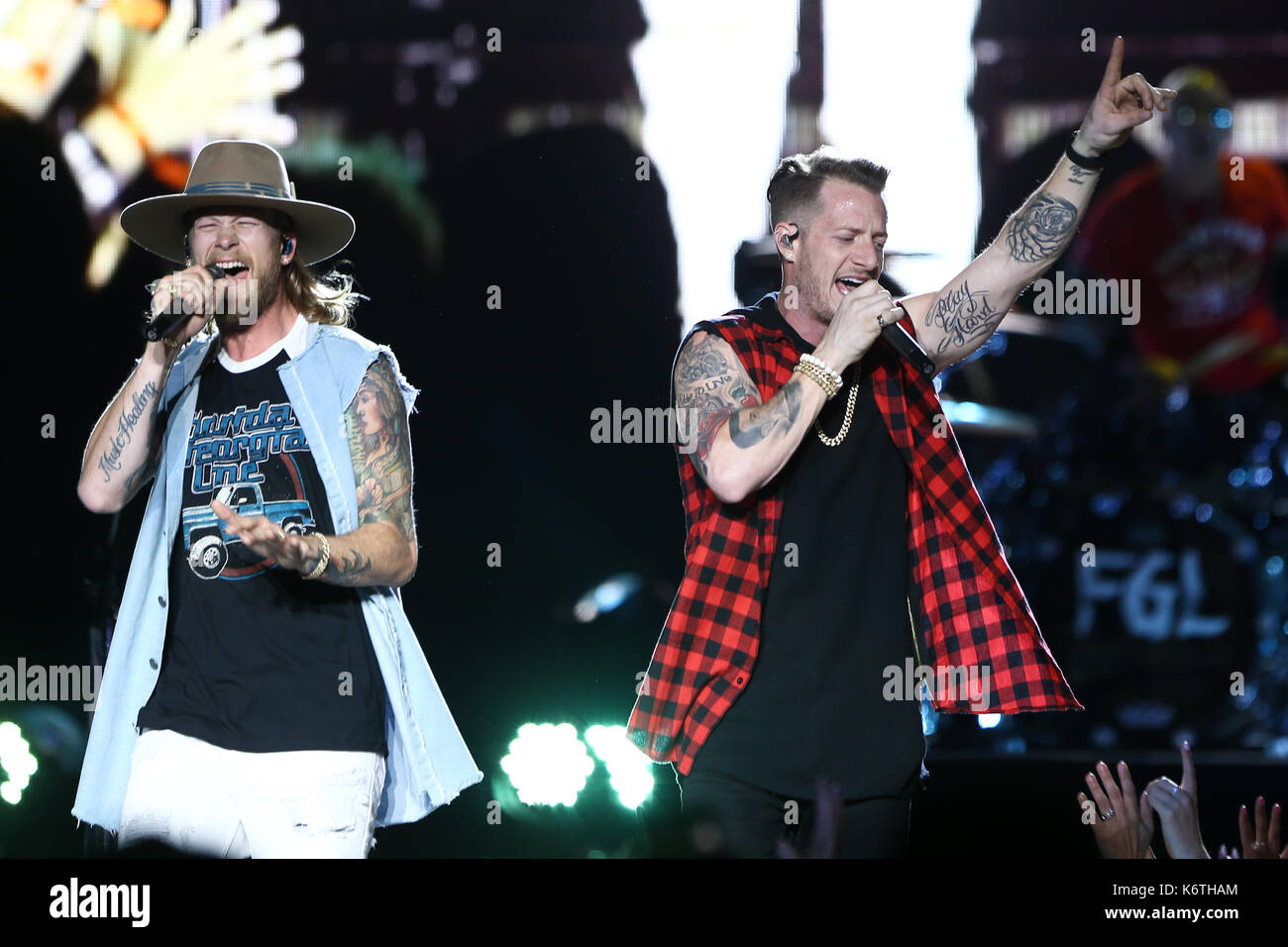 Brian Kelley (l) et Tyler hubbard de Florida Georgia line effectuer à northwell la santé au Jones Beach Theatre le 15 juin 2017 à wantagh, New York. Banque D'Images