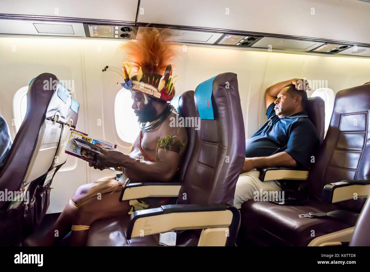 La Papouasie-Nouvelle-Guinée, la Papouasie-Nouvelle-Guinée, National Capital District, District de la capitale nationale, Port Moresby City, Jackson Airport, chef Mundiya Kepanga dans un vol d'Air Niugini Banque D'Images