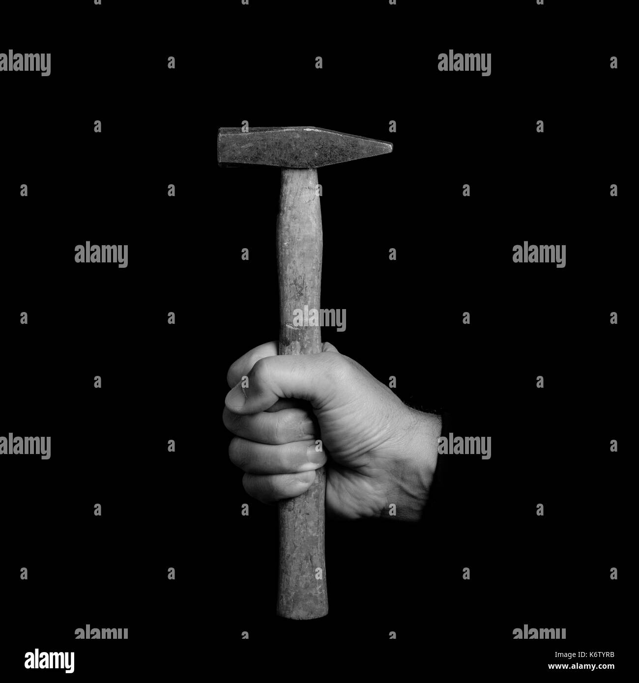 Hammer- outils dans la main d'un homme - noir et blanc photo Banque D'Images