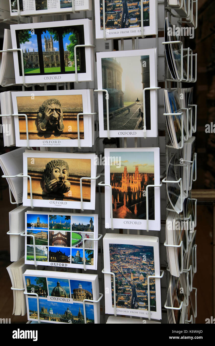 Présentoir de cartes postales illustrées, Oxford, Oxfordshire, England, UK Banque D'Images