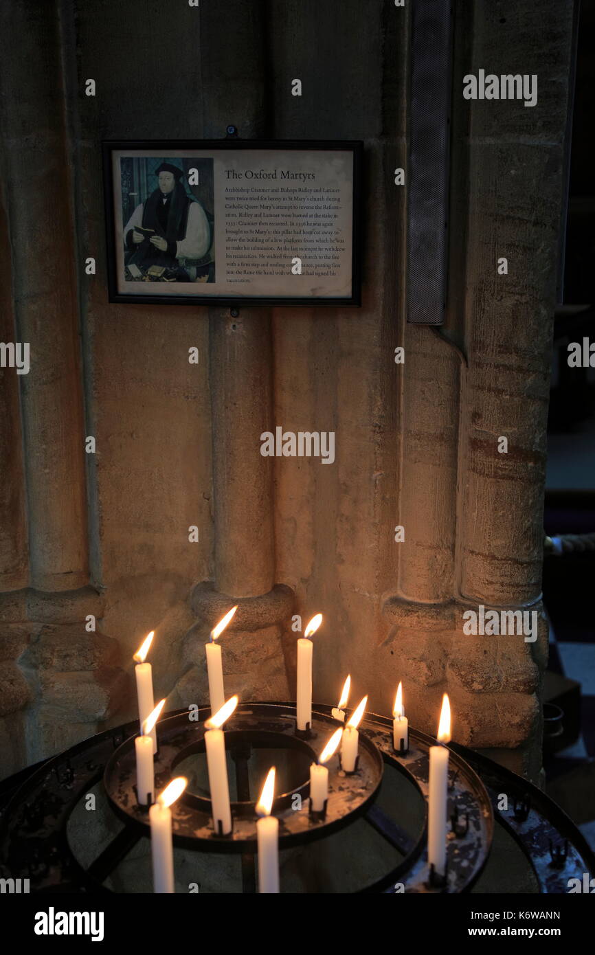 Des bougies allumées pour les martyrs d'Oxford, Oxford, Oxfordshire, England, UK Banque D'Images