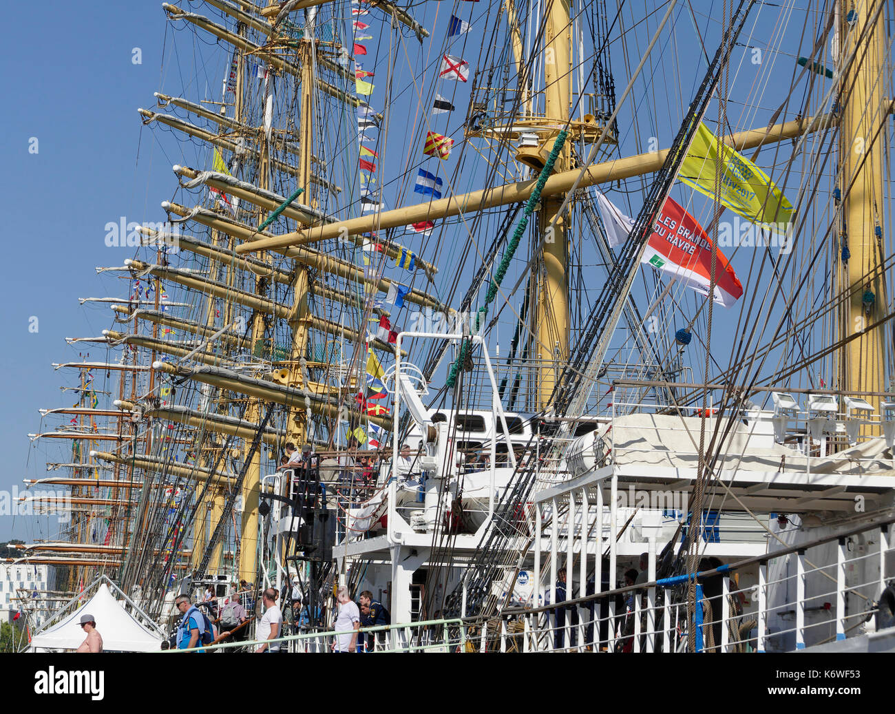 Mâts de grands navires au Havre (Saine-Maritime, Normandie, France). Banque D'Images