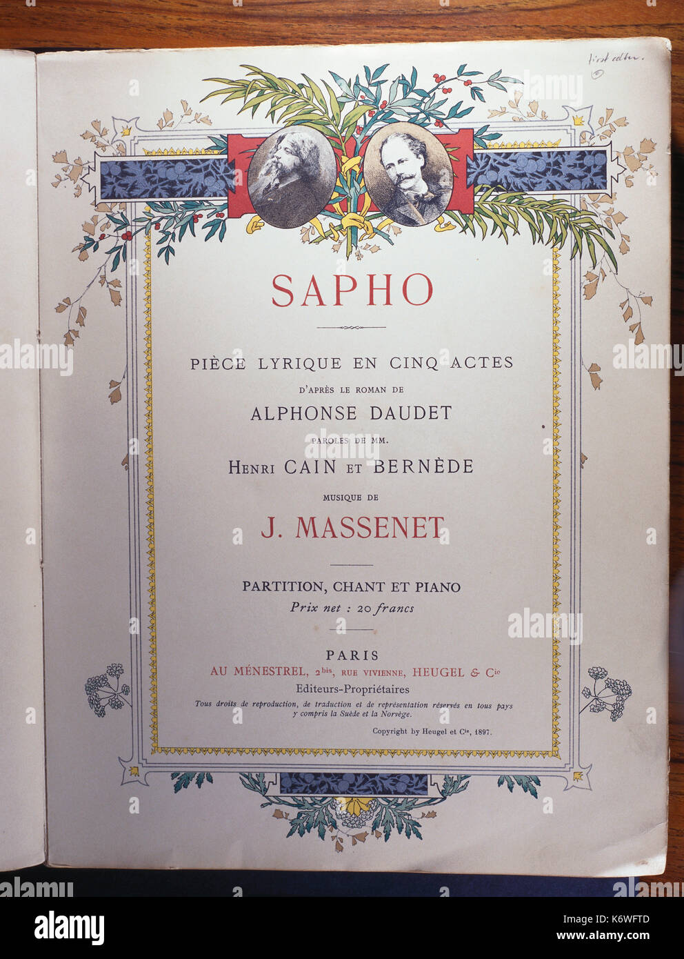 Jules Massenet - SAPHO : couverture de 1ère édition de note. Portrait médaillon de Massenet & Daudet écrit (histoire originale) publié par Heugel & Co, Paris, 1897. Massenet : compositeur français, 12 mai 1842 - 13 août 1912. Sappho Banque D'Images