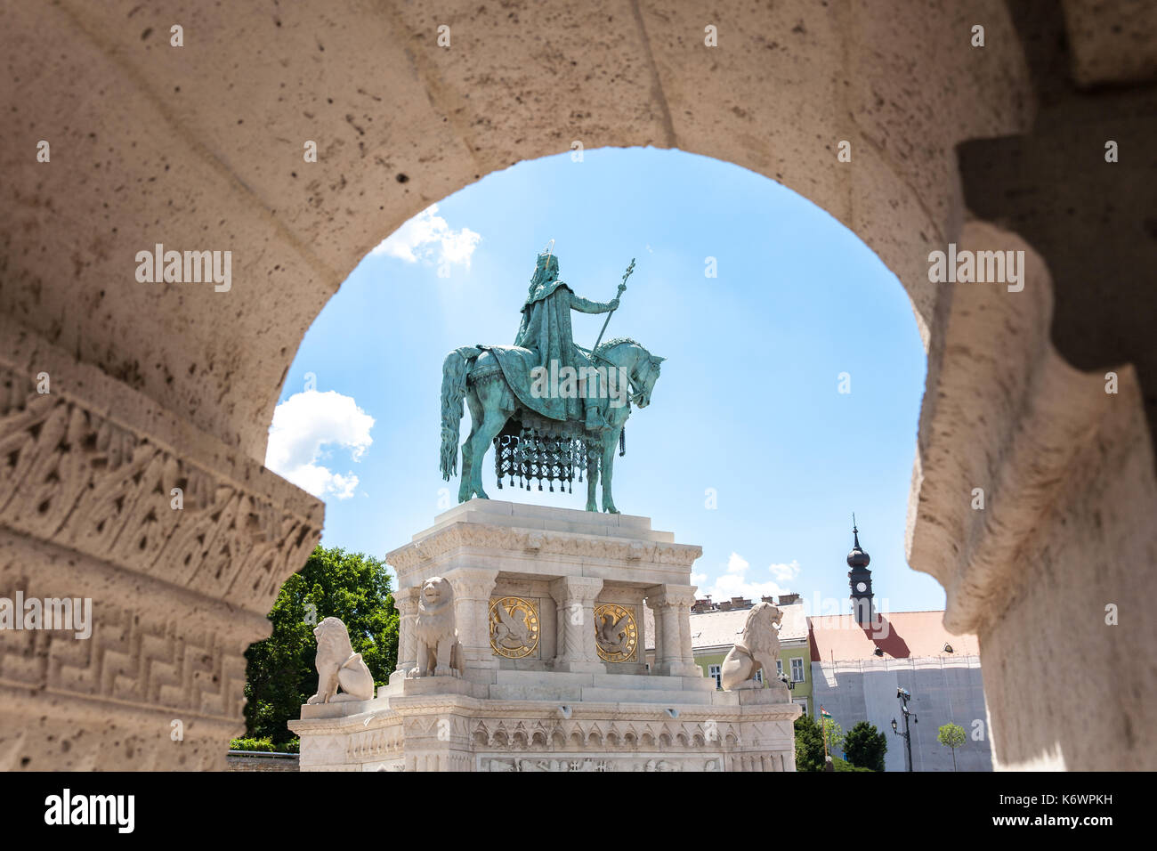 Une statue de bronze de stephen king j'ai monté sur un cheval, érigé en 1906, sur la place entre le bastion des pêcheurs et l'église Matthias dans le bu Banque D'Images