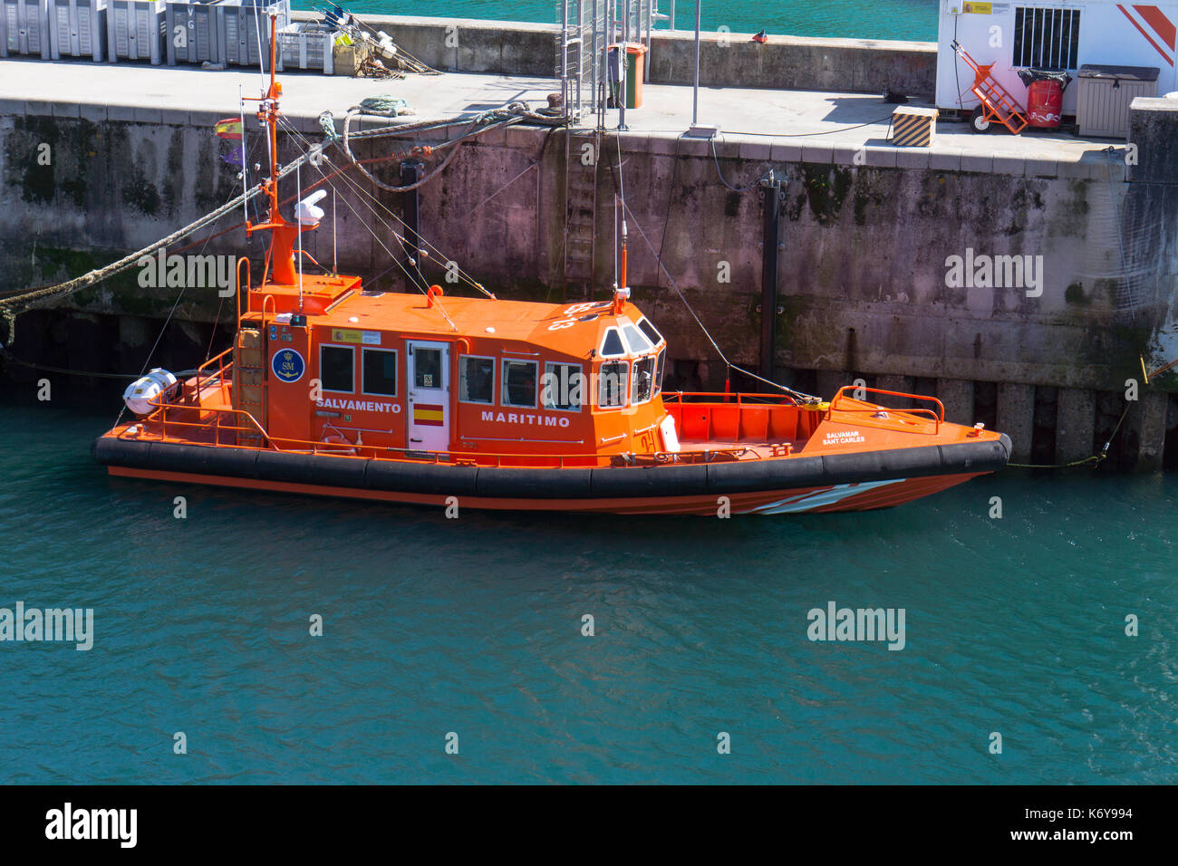 Bateau de la vie, à Llanes, Salvamento Marítimo Harbour, les Asturies, dans le nord de l'Espagne Banque D'Images