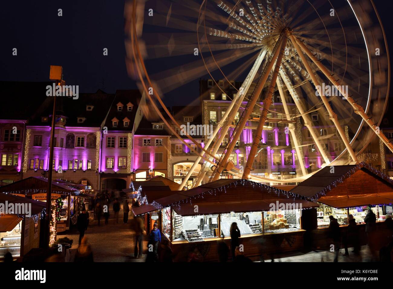 La France, Haut Rhin, Mulhouse, Place de la RŽunion, Marché de Noël, grande roue Banque D'Images