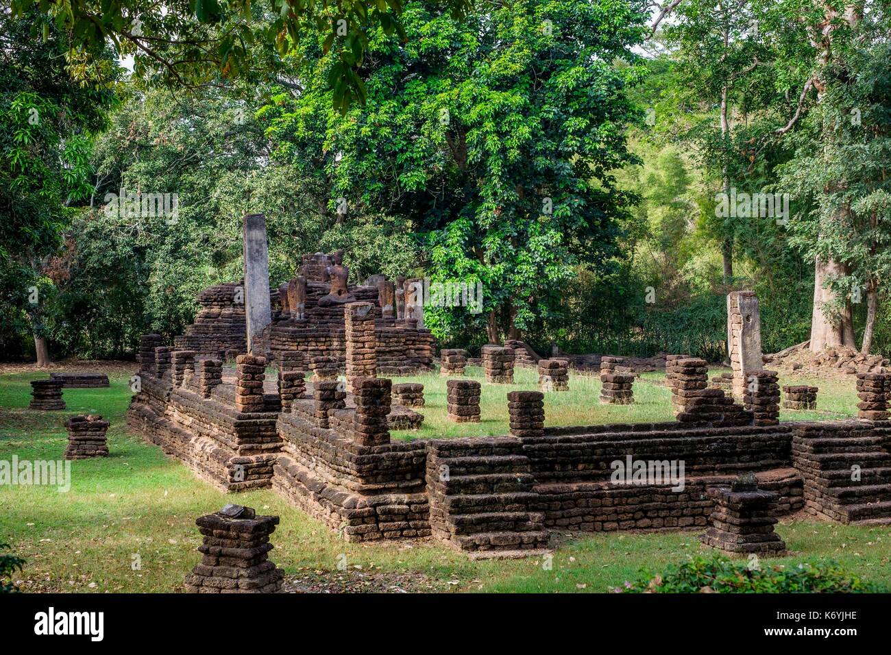 La Thaïlande, Surat Thani province Kamphaeng Phet, Parc historique, inscrite au Patrimoine Mondial de l'UNESCO, la boue Nog Wat Pa Banque D'Images