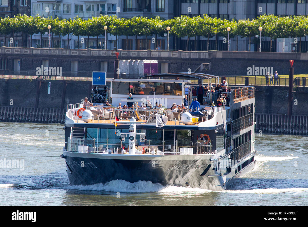 Bateau de croisière sur le Rhin à DŸsseldorf, Allemagne, Banque D'Images