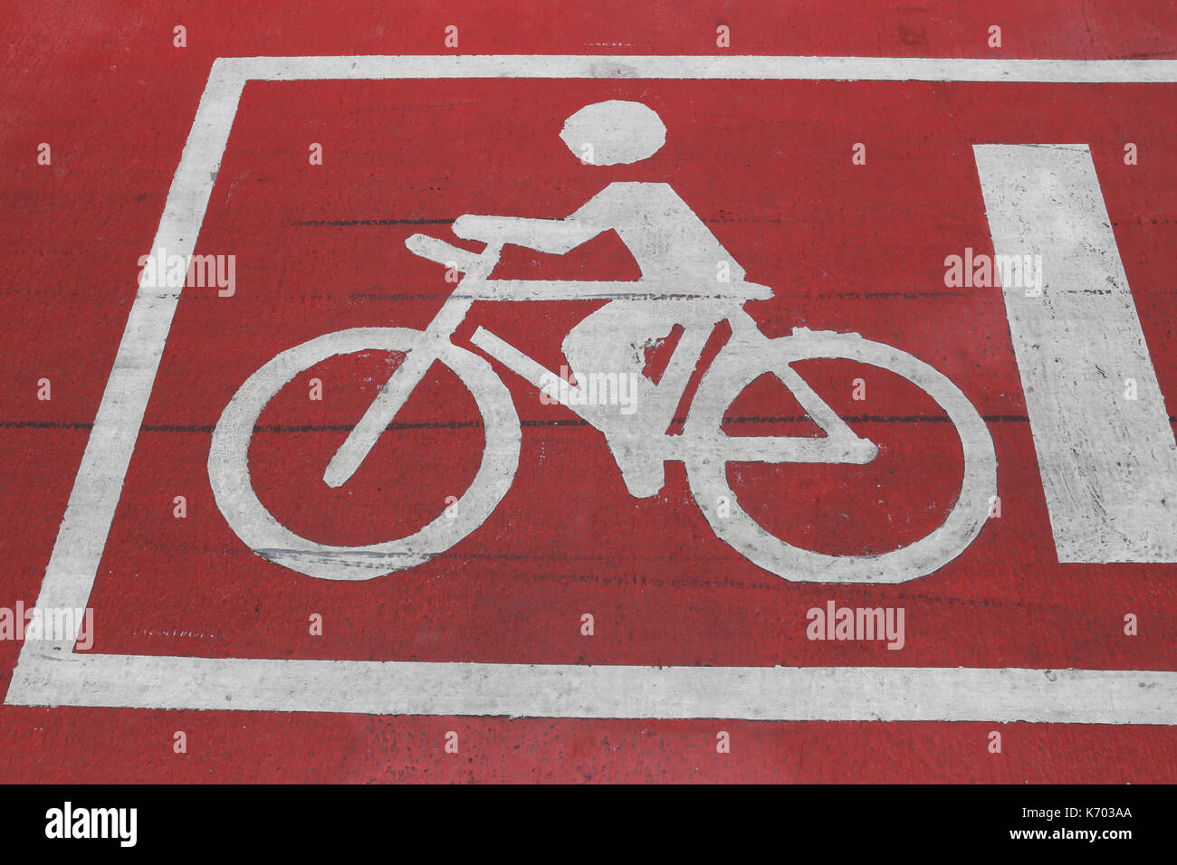 Route avec le logo de la bicyclette dans le concept de sécurité d'organiser. Banque D'Images