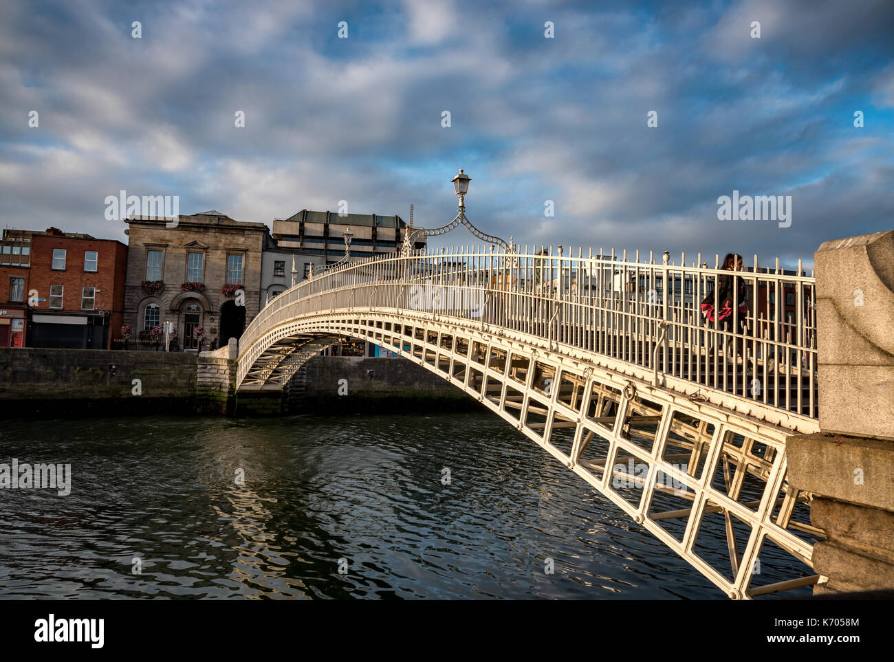 Une célèbre attraction touristique de Dublin, Irlande, ha'penny Bridge. Banque D'Images