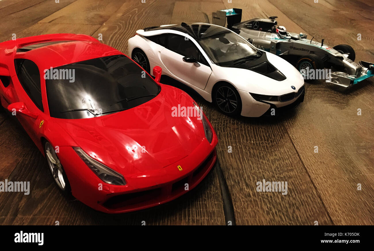Toy Cars ready to race Banque D'Images