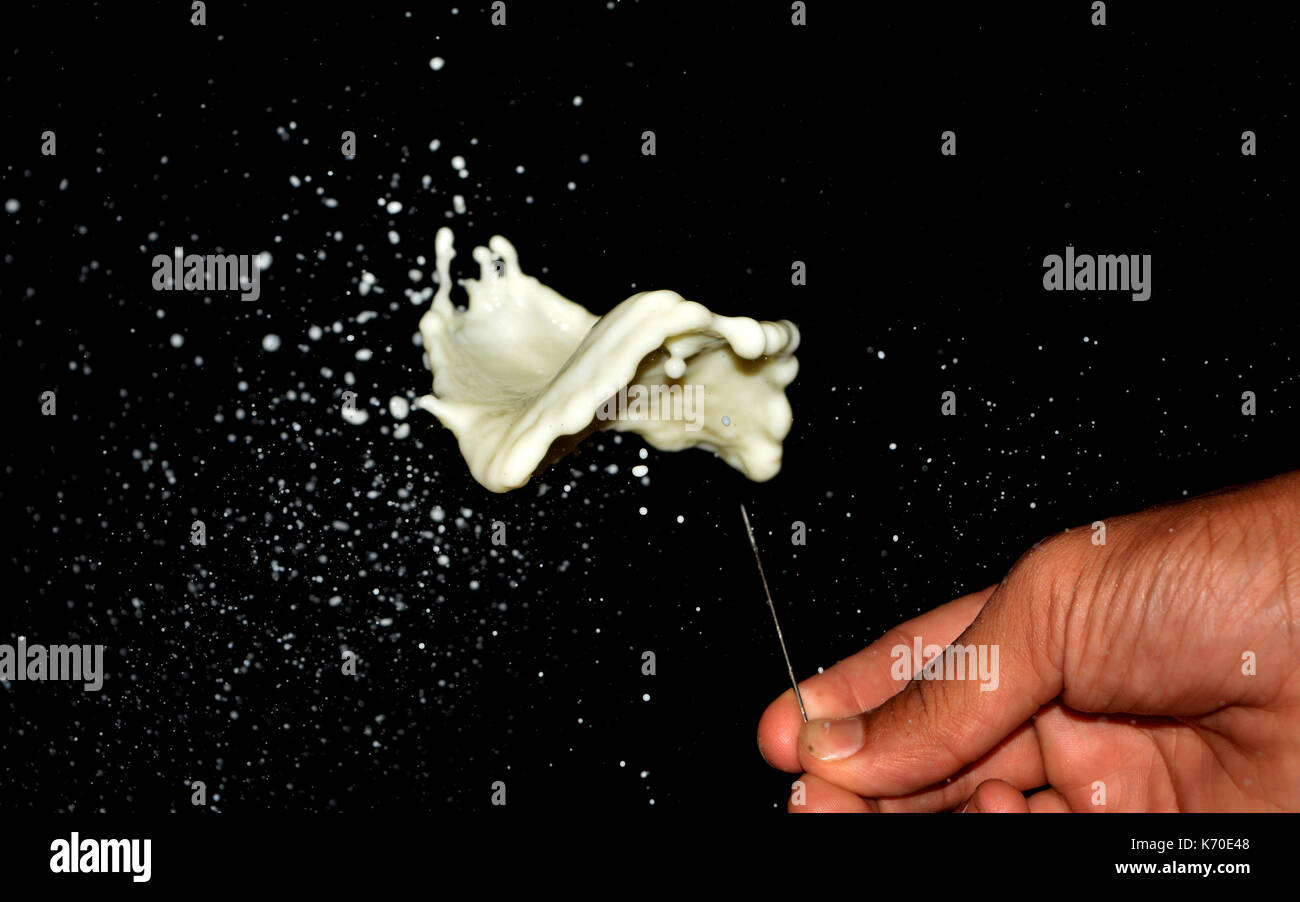 La photographie à haute vitesse de souffle de lait Banque D'Images