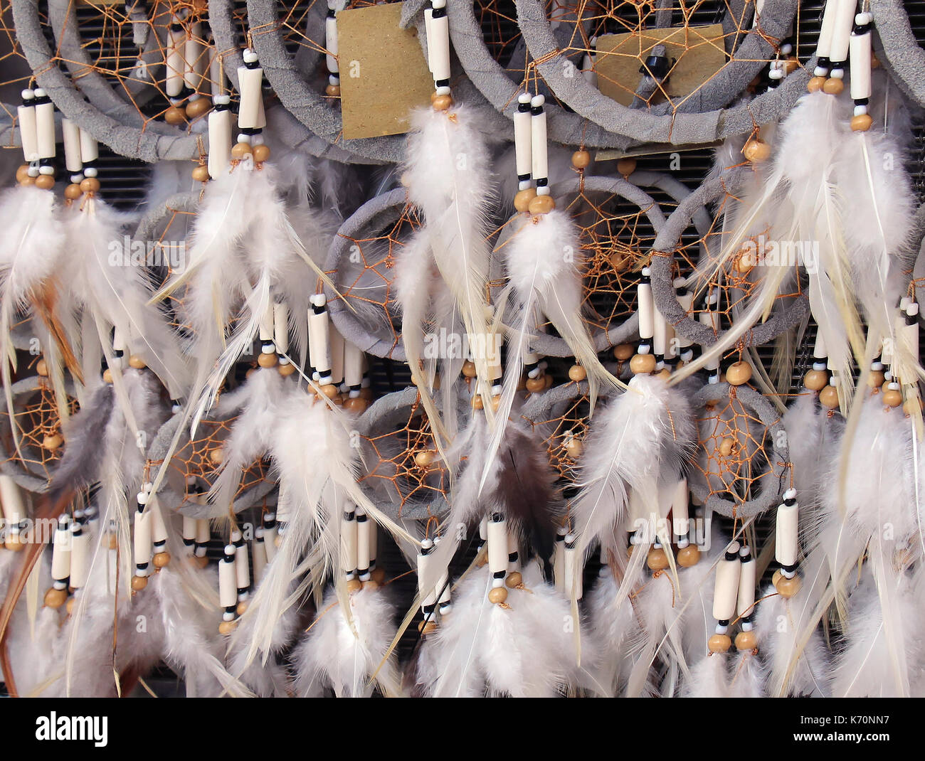 Native American Dream Catchers avec plumes en bas Banque D'Images