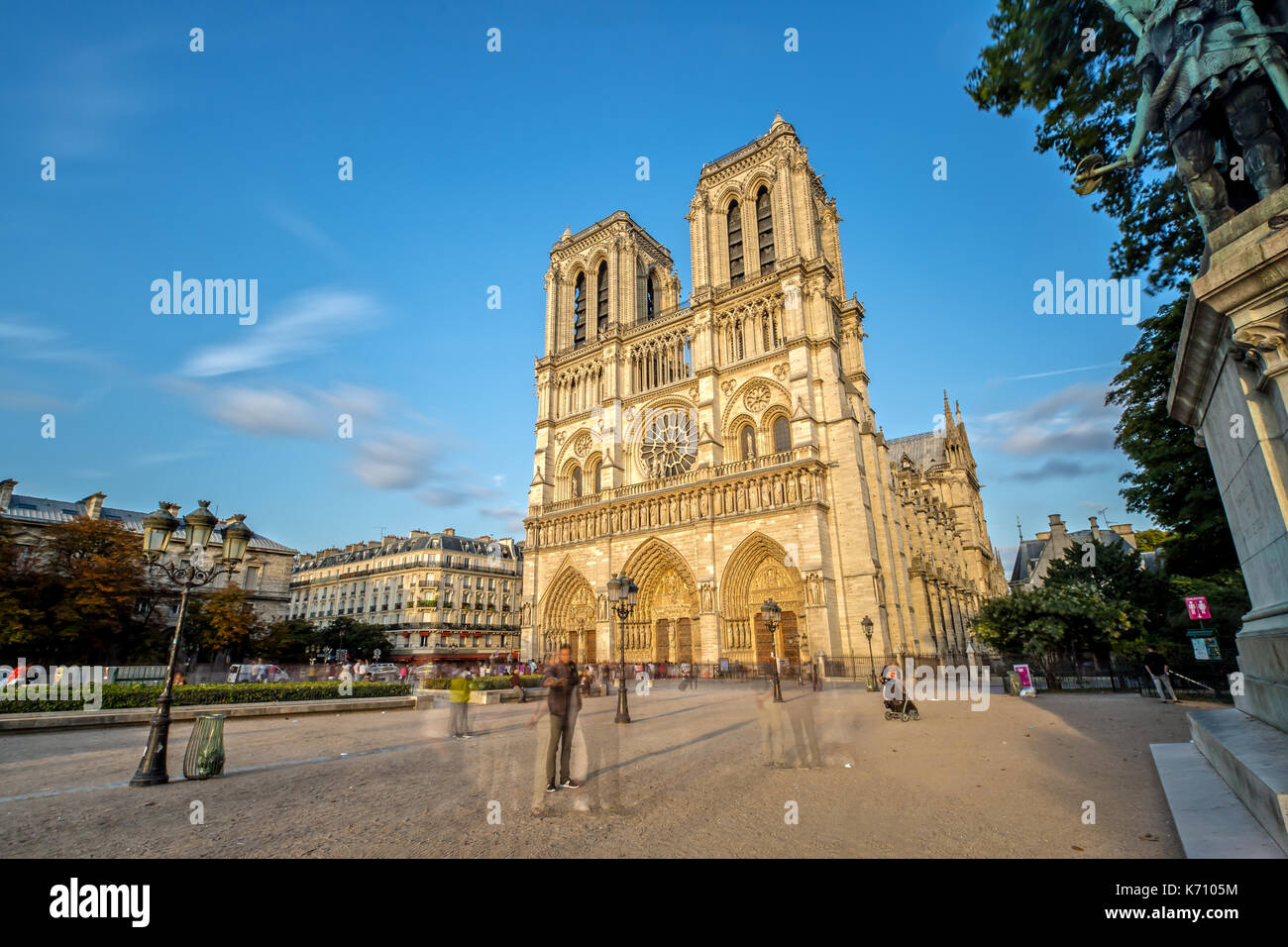Notre Dame à Paris à l'heure d'or Banque D'Images